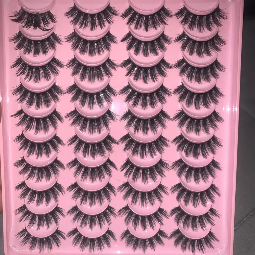 Lashes - Picture 2 of 6